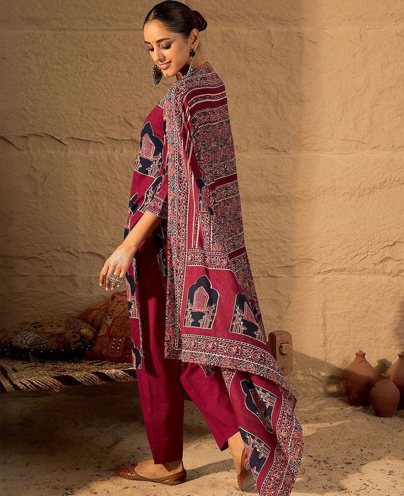 Women Ethnic Motifs Printed Pure Cotton Kurta Trousers & With Dupatta Kurta Sets