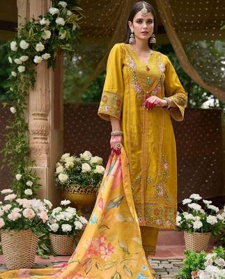 Women Floral Embroidered Regular Thread Work Kurta Wth Trousers & Dupatta 5