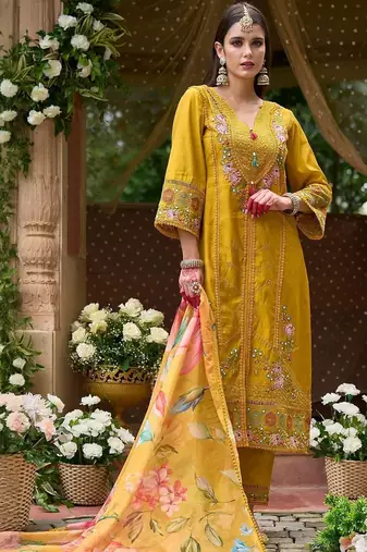 Women Floral Embroidered Regular Thread Work Kurta Wth Trousers & Dupatta