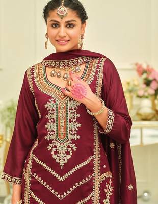 Ethnic Motifs Embroidered Zari Kurta with Trousers & With Dupatta 2