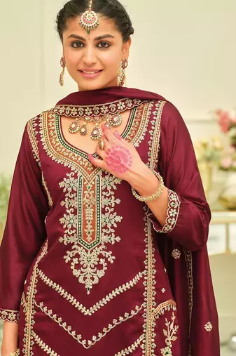 Ethnic Motifs Embroidered Zari Kurta with Trousers & With Dupatta