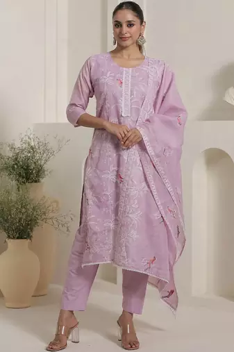 Women Floral Embroidered Round Neck Thread Work Kurta with Trousers & Dupatta