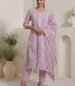 Women Floral Embroidered Round Neck Thread Work Kurta with Trousers & Dupatta