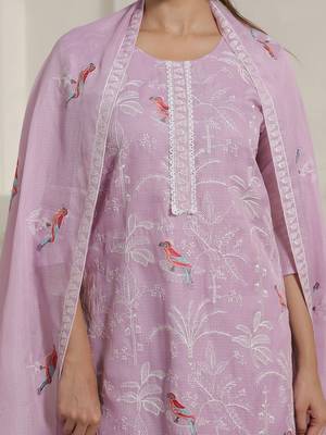Women Floral Embroidered Round Neck Thread Work Kurta with Trousers & Dupatta 2