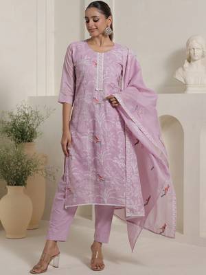 Women Floral Embroidered Round Neck Thread Work Kurta with Trousers & Dupatta 3