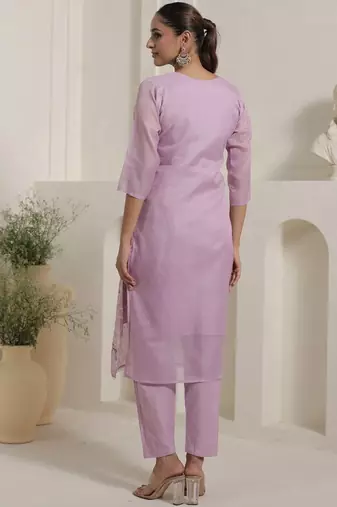 Women Floral Embroidered Round Neck Thread Work Kurta with Trousers & Dupatta
