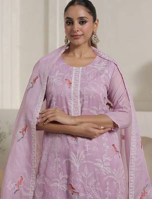Women Floral Embroidered Round Neck Thread Work Kurta with Trousers & Dupatta 6