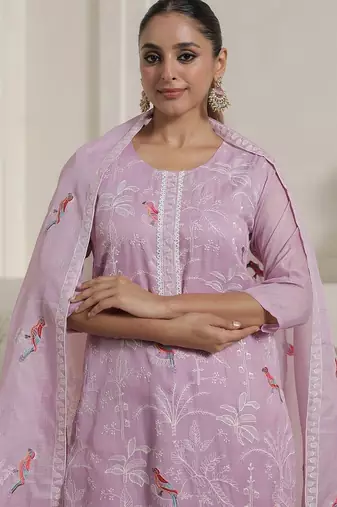 Women Floral Embroidered Round Neck Thread Work Kurta with Trousers & Dupatta