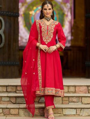Women Embroidered Regular Thread Work Kurta with Trousers & Dupatta 1