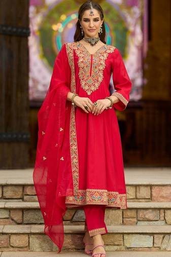 Women Embroidered Regular Thread Work Kurta with Trousers & Dupatta