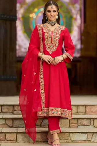 Women Embroidered Regular Thread Work Kurta with Trousers & Dupatta