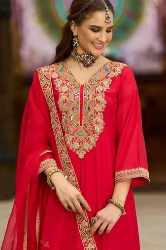 Women Embroidered Regular Thread Work Kurta with Trousers & Dupatta