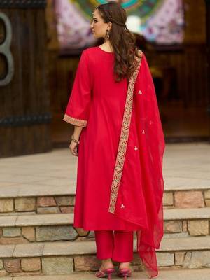Women Embroidered Regular Thread Work Kurta with Trousers & Dupatta 3