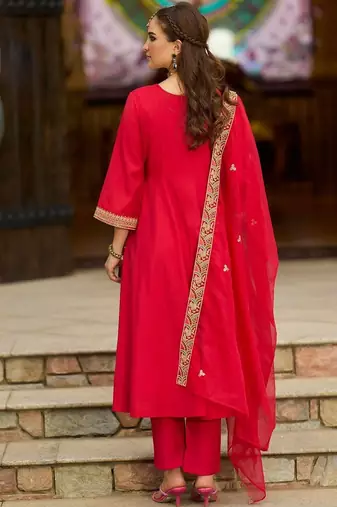 Women Embroidered Regular Thread Work Kurta with Trousers & Dupatta