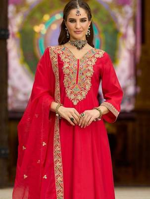 Women Embroidered Regular Thread Work Kurta with Trousers & Dupatta 4