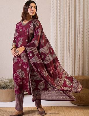 Women Floral Printed Regular Chanderi Silk Kurta with Trousers & With Dupatta 3