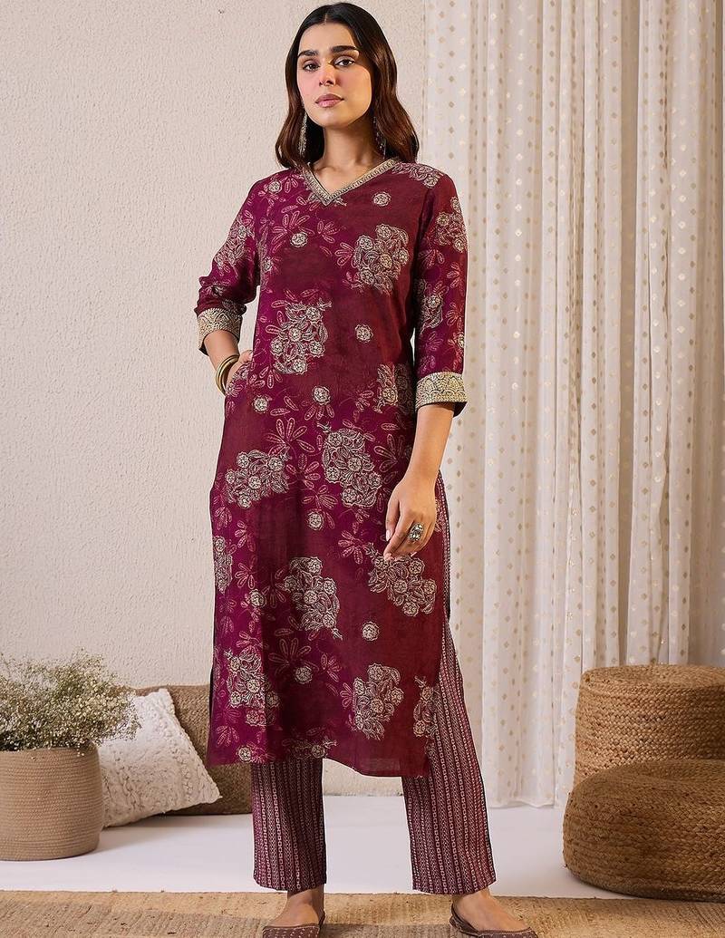 Women Floral Printed Regular Chanderi Silk Kurta with Trousers & With Dupatta