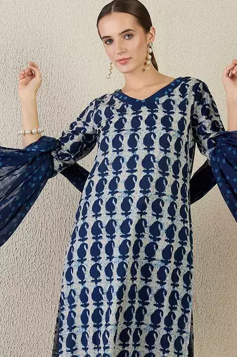 Women Paisley Printed Pure Cotton Kurta with Trousers & Dupatta