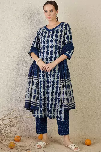 Women Paisley Printed Pure Cotton Kurta with Trousers & Dupatta