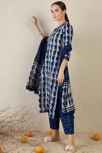 Women Paisley Printed Pure Cotton Kurta with Trousers & Dupatta