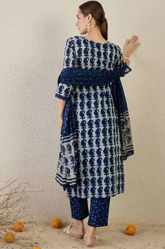 Women Paisley Printed Pure Cotton Kurta with Trousers & Dupatta