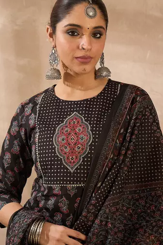 Women Ethnic Motifs Printed Regular Thread Work Pure Cotton Kurta with Trousers & With Dupatta