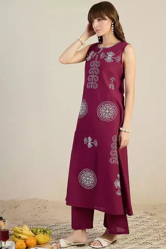 Floral Embroidered Notch Neck Thread Work Pure Cotton Straight Kurta & Palazzos