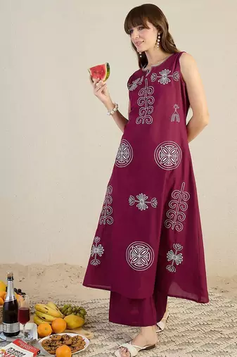 Floral Embroidered Notch Neck Thread Work Pure Cotton Straight Kurta & Palazzos