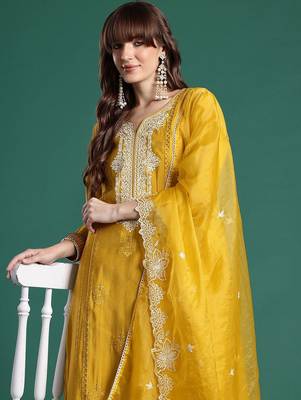 Floral Embroidered Thread Work Kurta With Trousers & Dupatta 1