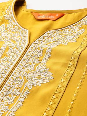 Floral Embroidered Thread Work Kurta With Trousers & Dupatta 2