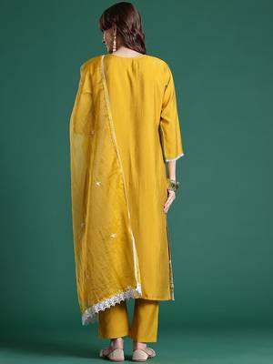 Floral Embroidered Thread Work Kurta With Trousers & Dupatta 7
