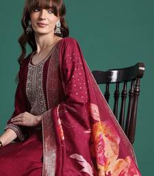 Ethnic Motifs Embroidered Sequinned Kurta with Trousers & With Dupatta