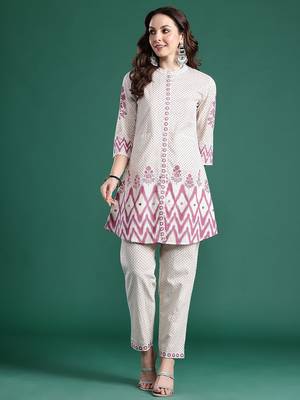 Printed Regular Kurta with Trousers 1