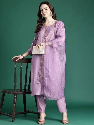 Floral Embroidered Kurta with Trousers & Dupatta 1
