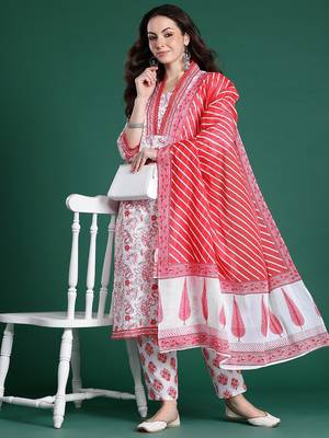 Floral Printed Pure Cotton Kurta with Trousers & With Dupatta 1