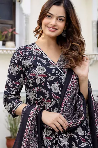 Women Floral Printed Gotta Patti Pure Cotton Kurta with Trousers & With Dupatta