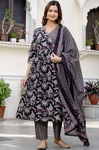 Women Floral Printed Gotta Patti Pure Cotton Kurta with Trousers & With Dupatta