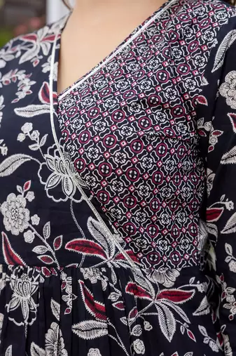 Women Floral Printed Gotta Patti Pure Cotton Kurta with Trousers & With Dupatta