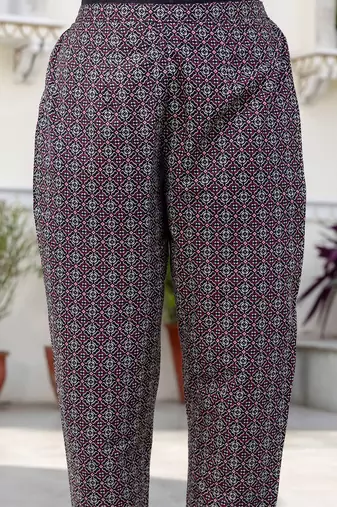 Women Floral Printed Gotta Patti Pure Cotton Kurta with Trousers & With Dupatta