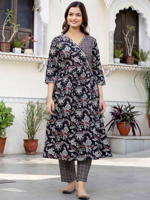 Women Floral Printed Gotta Patti Pure Cotton Kurta with Trousers & With Dupatta 6