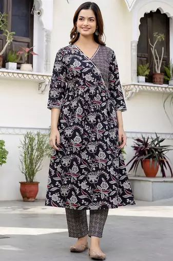 Women Floral Printed Gotta Patti Pure Cotton Kurta with Trousers & With Dupatta