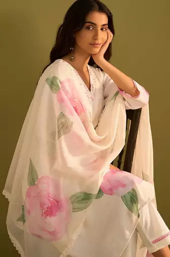 Floral Printed V-Neck Straight Sequinned Linen Kurta With Trousers And Dupatta