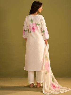 Floral Printed V-Neck Straight Sequinned Linen Kurta With Trousers And Dupatta 5