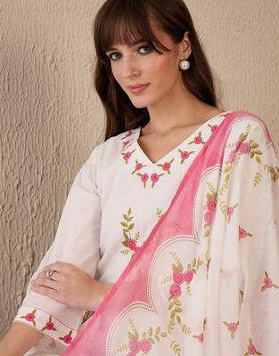 Women Floral Embroidered Regular Thread Work Pure Cotton Kurta with Trousers & With Dupatta 2