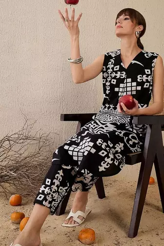 Women Printed Regular Pure Cotton Kurta with Trousers