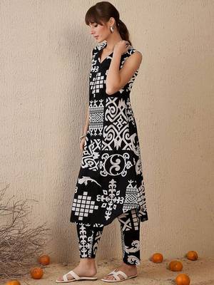Women Printed Regular Pure Cotton Kurta with Trousers 5