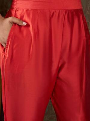 Floral Printed V-Neck Sequinned Straight Kurta With Trousers And Dupatta 4
