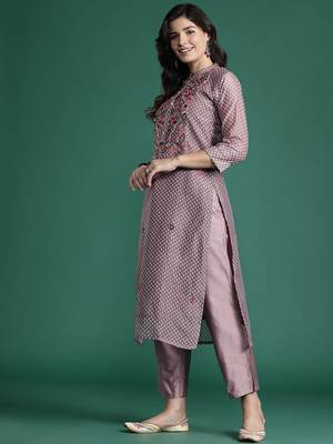Floral Printed Thread Work Chanderi Silk Kurta with Trousers & With Dupatta 6