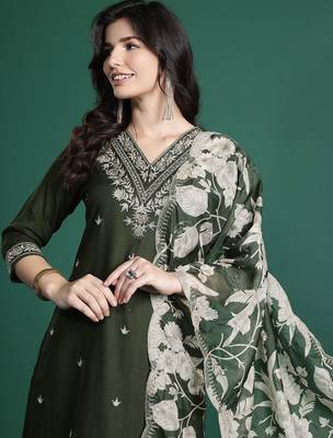 Ethnic Motifs Embroidered Thread Work Kurta with Salwar & With Dupatta 1