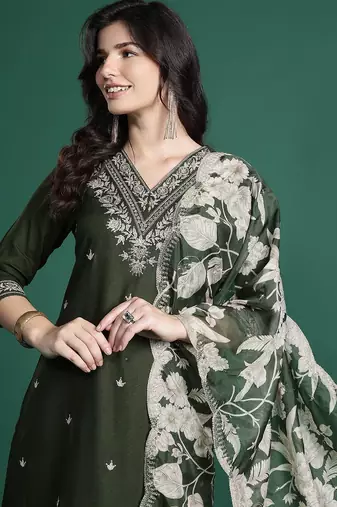 Ethnic Motifs Embroidered Thread Work Kurta with Salwar & With Dupatta